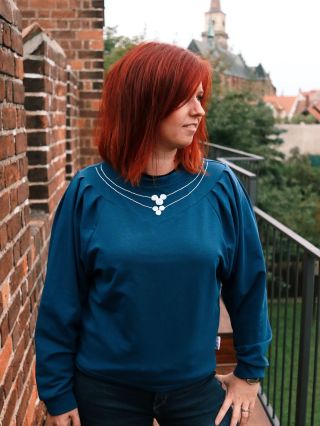 Jemnost v detailu, krása v originalitě. Představujeme vám lehkou mikinu, která není jen pohodlným kouskem do šatníku – je...